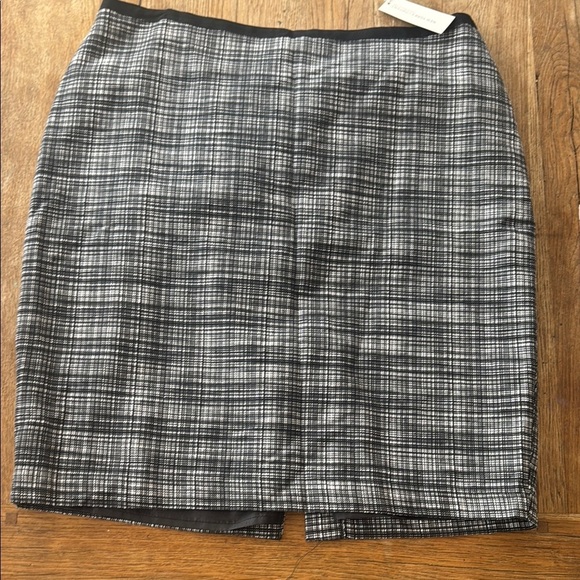 NEW YORK AND COMPANY NEW SKIRT - Picture 1 of 7